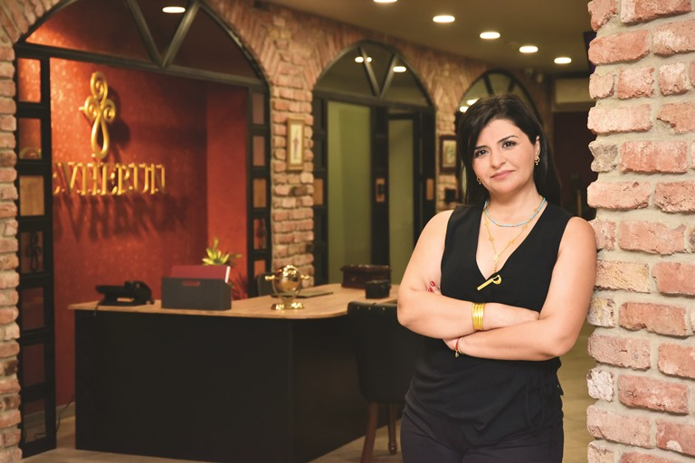 Elif Genç: Mücevher Sanat�n�  Gelece�e Ta��yor